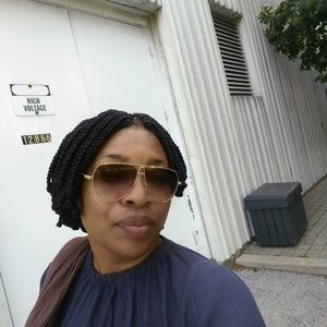 Meet your Posher, Lorraine